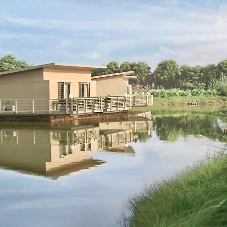 Life At Repose- Lake Villas Resort & Club Chor Warodra Экстерьер фото